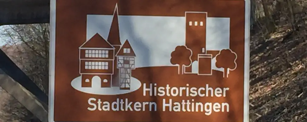 Detektive in Hattingen im Einsatz, hier symbolisiert durch die touristische Unterrichtungstafel an der A43.