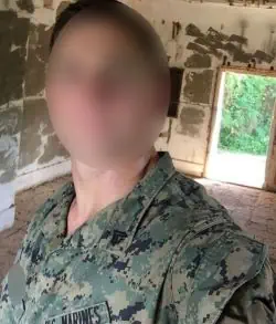 Gestohlenes Bild eines Soldaten für ein Fake-Profil beim Online-Dating
