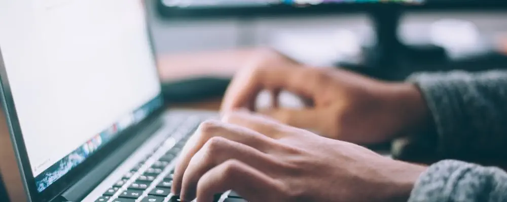 Indizien für Fremdgehen wie z.B. plötzliche Überstunden
