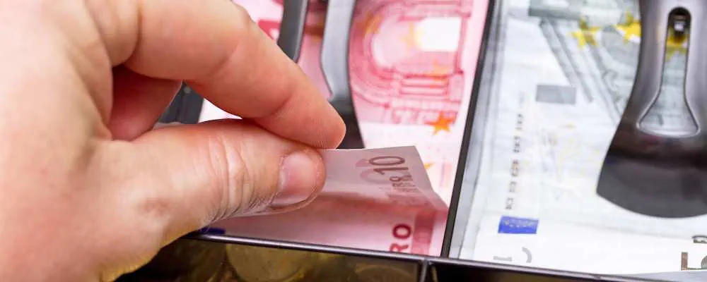 Zeitlich begrenzte Überwachung eines Kassenbereichs zur Aufklärung eines konkreten Verdachts auf Kassendiebstahl