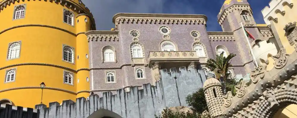 Privatdetektive in Portugal im Einsatz, hier am Schloss Pena in Sintra.