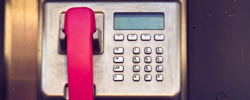 Testanrufe können helfen um den Inhaber einer Telefonnummer herauszubekommen.